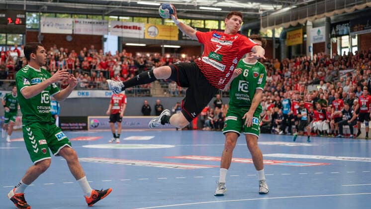 10 11 2019, Euregium, Nordhorn, GER, Handball 1 Bundesliga, Men HSG Nordhorn Lingen vs Füchse Berlin, Toon Leenders HSG Nordhorn Lingen 7 DFL REGULATIONS PROHIBIT ANY USE OF PHOTOGRAPHS AS IMAGE SEQUENCES AND OR QUASI VIDEO Nordhorn Niedersachsen Germany Euregium