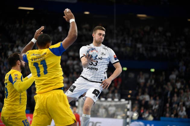 Nikola Bilyk THW Kiel in front of Djibril M Bengue Porto , Handball, Men, THW Kiel vs. FC Porto, Champions League, 7 Matchday, Group Phase, 10 11 19 Kiel Sparkassen Arena Schleswig Holstein Germany