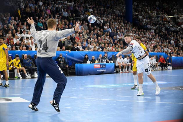 Niclas Ekberg THW Kiel meets Thomas Bauer Porto , Handball, Men, THW Kiel vs. FC Porto, Champions League, 7 Matchday, Group Phase, 10 11 19 Kiel Sparkassen Arena Schleswig Holstein Germany