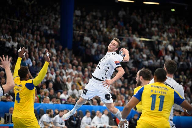 Nikola Bilyk THW Kiel pulls out, handball, men, THW Kiel vs. FC Porto, Champions League, 7 matchday, group stage, 10 11 19 Kiel Sparkassen Arena Schleswig Holstein Germany