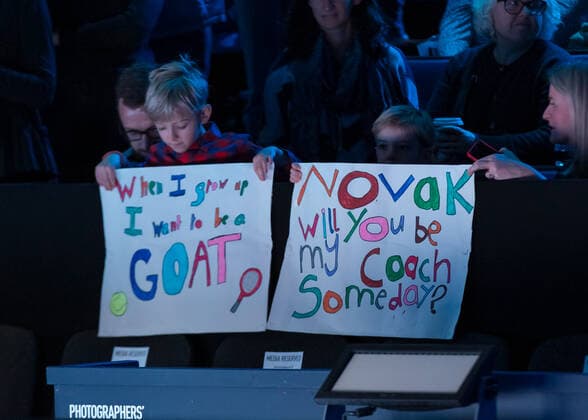 Tennis - 2019 Nitto ATP, Tennis Herren Finals at The O2 - Day One Singles Group Bjorn Borg: Novak Djokovic vs. Matteo Berrettini Young Fans at the game try to get Novak Djokovic (Serbia) attention at the o2 Arena COLORSPORT DANIEL BEARHAM  csp_ATPFls_D1_101119_