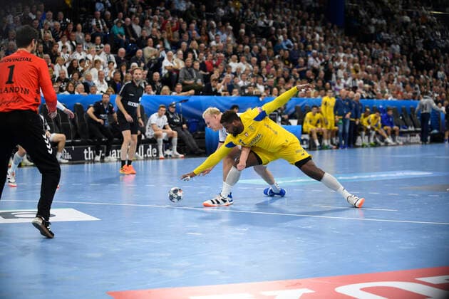 Patrick Wiencek THW Kiel vs. Victor Iturriza Alvarez Porto, Handball, Men, THW Kiel vs. FC Porto, Champions League, 7 Matchday, Group Phase, 10 11 19 Kiel Sparkassen Arena Schleswig Holstein Germany