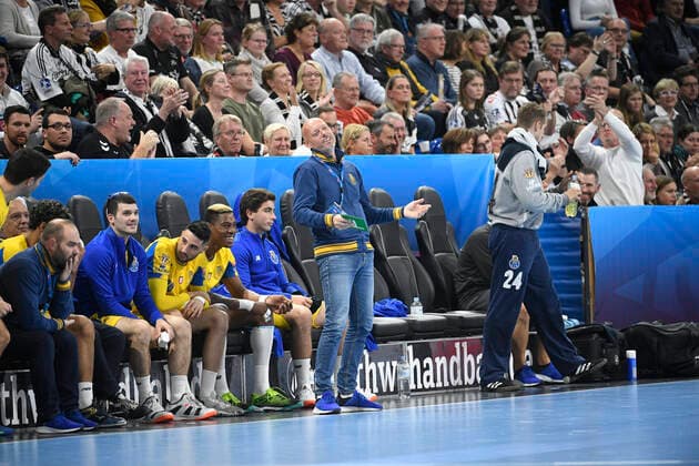 Porto Coach Magnus Andersson, Handball, Men, THW Kiel vs. FC Porto, Champions League, 7 Matchday, Group Phase, 10 11 19 Kiel Sparkassen Arena Schleswig Holstein Germany