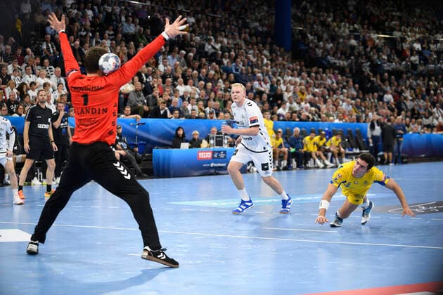 Diogo Branquinho Porto vs. Niklas Landin Jacobsen THW Kiel , Handball, Men, THW Kiel vs. FC Porto, Champions League, 7 Matchday, Group Phase, 10 11 19 Kiel Sparkassen Arena Schleswig Holstein Germany