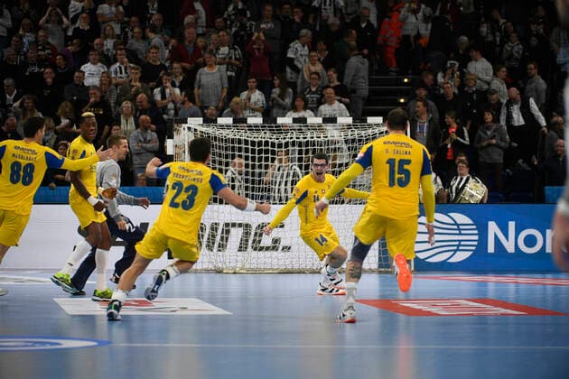 Porto cheers in Kiel, handball, men, THW Kiel vs. FC Porto, Champions League, 7 matchday, group stage, 10 11 19 Kiel Sparkassen Arena Schleswig Holstein Germany