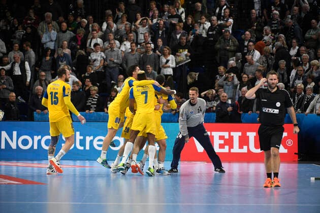 Porto cheers in Kiel, handball, men, THW Kiel vs. FC Porto, Champions League, 7 matchday, group stage, 10 11 19 Kiel Sparkassen Arena Schleswig Holstein Germany
