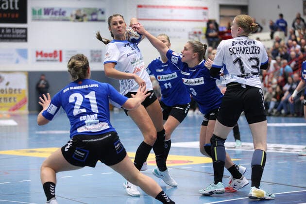 v l Nele Franz HSG Blomberg Lippe 21 , Alicia Stolle Thueringer HC 17 , Kamila Kordovska HSG Blomberg Lippe 11 , Laura Rueffieux HSG Blomberg Lippe 3 , Meike Schmelzer Thueringer HC 13 GER, Handball, 1 Bundesliga Women, HSG Blomberg Lippe vs. Thuringer HC, 13 11 2019 Blomberg Copyright: xStrohdiekx Eibner-Pressefotox EP_jsk