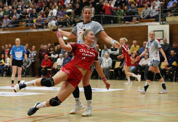 13 11 2019, Germany, Bietigheim, Handball Bundesliga Womens season 2019 2020 SG BBM Bietigheim vs Neckarsulmer Sport Union v l Maren Aardahl BBM , Birna Haraldsdottir NSU