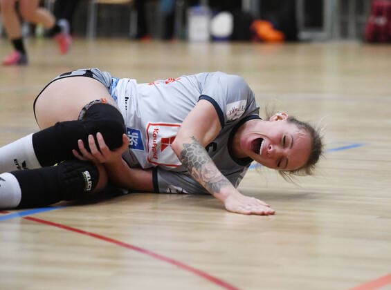 Michelle Goos Neckarsulmer Sport Union is injured on the ground, SG BBM Bietigheim vs. Neckarsulmer Sport Union, 1 Bundesliga Women, 7 Matchday, 13 11 2019, Eibner Memmler SG BBM Bietigheim vs. Neckarsulmer Sport Union, 1 Bundesliga Women, 7 Matchday, 13 11 2019 Bietigheim Bissingen Copyright: xMemmlerx Eibner-Pressefotox EP_mmr