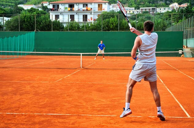 One Man play tennis on outdoor court ING_32193_78781