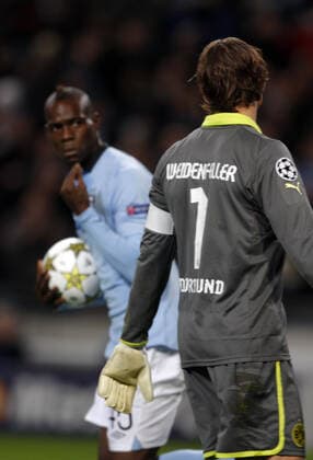 Roman Weidenfeller & Mario Balotelli Manchester City V Borussia Dortmund Manchester City V Borussia Dortmund Uefa Champions League Group D Etihad Stadium, Manchester, England 03 October 2012  Copyright: MaryxEvansxAllstarxRichardxSellers 12542232 editorial use only