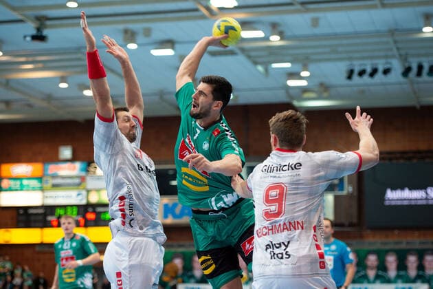 Minden, Germany 14 11 2019 1 Handball Bundesliga 2019 2020 GWD Minden vs. MT Melsungen L R Felix Danner Melsungen , Savvas Savvas Minden , Tobias Reichmann Melsungen Minden North Rhine-Westphalia Germany Kampa Halle