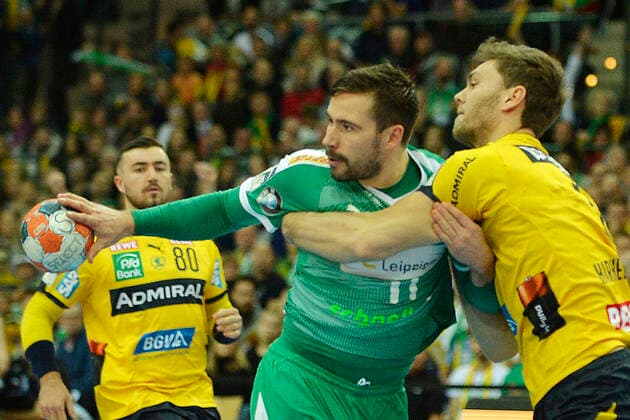 1 Handball Bundesliga 2019 2020, Match 1 13 112, 13 Matchday, SC DHfK Leipzig vs. Rhein Neckar Löwen 14 11 2019 Duel for the ball between Lukas Binder Outside player DHfK Leipzig, Back number 11 Mitte and Niclas Kirkelokke Back space player Rhein Neckar Loewen, Back number 6 re at Handball Bundesliga Match Leipzig vs. Rhein Neckar Löwen 14 11 2019 Leipzig Sachsen Deutschland Arena Leipzig Am Sportforum 2