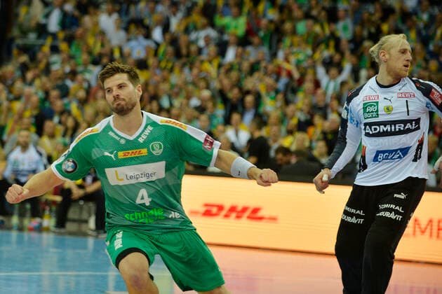 1 Handball Bundesliga 2019 2020, Match 1 13 112, 13 Matchday, SC DHfK Leipzig vs. Rhein Neckar Löwen 14 11 2019 Patrick Wiesmach Outside player DHfK Leipzig, back number 4 purl turns after a goal against Mikael Appelgren Tormann Rhein Neckar Loewen, back number 1 purl jubilant at the Handball Bundesliga Match Leipzig vs. Rhein Neckar Löwen 14 11 2019 Leipzig Sachsen Deutschland Arena Leipzig Am Sportforum 2