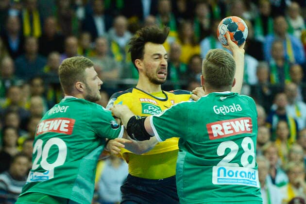 1 Handball Bundesliga 2019 2020, Match 1 13 112, 13 Matchday, SC DHfK Leipzig vs. Rhein Neckar Löwen 14 11 2019 Duel for the ball between Patrick Groetzki Aussenspieler Rhein Neckar Loewen, Rueckennummer 24 Mitte and Philipp Weber Rueckraumspieler DHfK Leipzig, Back number 20 left and Maciej Gebala Circular DHfK Leipzig, Back number 28 right at Handball Bundesliga Match Leipzig vs. Rhein Neckar Löwen 14 11 2019 Leipzig Sachsen Deutschland Arena Leipzig Am Sportforum 2