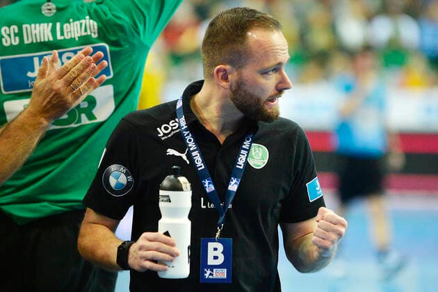 1 Handball Bundesliga 2019 2020, Match 1 13 112, 13 Matchday, SC DHfK Leipzig vs. Rhein Neckar Löwen 14 11 2019 Andre Haber Coach SC DHfK Leipzig clenches his fist cheering at the Handball Bundesliga Match Leipzig vs. Rhein Neckar Löwen 14 11 2019 Leipzig Sachsen Deutschland Arena Leipzig Am Sportforum 2