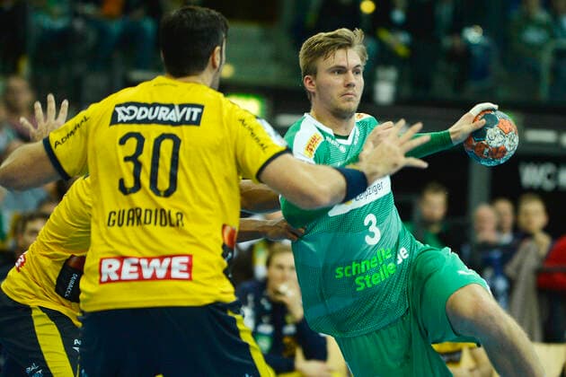 1 Handball Bundesliga 2019 2020, Match 1 13 112, 13 Matchday, SC DHfK Leipzig vs. Rhein Neckar Löwen 14 11 2019 Goalscoring Franz Semper Backraumspieler DHfK Leipzig, Backnummmer 3 re gegen Gedeon Guardiola Kreislauf Rhein Neckar Loewen, Backnummmer 30 li bei Handball Bundesliga Match Leipzig vs. Rhein Neckar Löwen 14 11 2019 Leipzig Sachsen Deutschland Arena Leipzig Am Sportforum 2