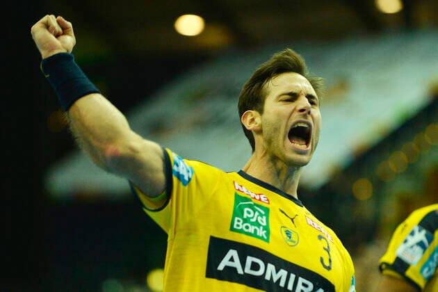 1 Handball Bundesliga 2019 2020, Match 1 13 112, 13 Matchday, SC DHfK Leipzig vs. Rhein Neckar Löwen 14 11 2019 Uwe Gensheimer Aussenspieler Rhein Neckar Loewen, back number 3 cheers in Handball Bundesliga Match Leipzig vs. Rhein Neckar Löwen 14 11 2019 Leipzig Sachsen Deutschland Arena Leipzig Am Sportforum 2