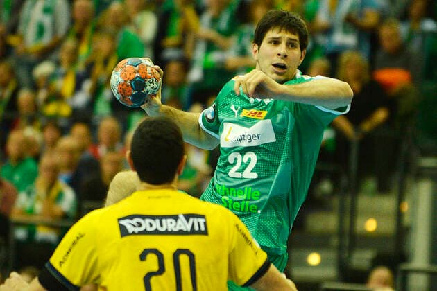 1 Handball Bundesliga 2019 2020, Match 1 13 112, 13 Matchday, SC DHfK Leipzig vs. Rhein Neckar Löwen 14 11 2019 Goalscoring Marko Mamic Backspace player DHfK Leipzig, Back number 22 right vs. Ilija Abutovic Backspace player Rhein Neckar Loewen, Back number 20 left at Handball Bundesliga Match Leipzig vs. Rhein Neckar Löwen 14 11 2019 Leipzig Sachsen Deutschland Arena Leipzig Am Sportforum 2