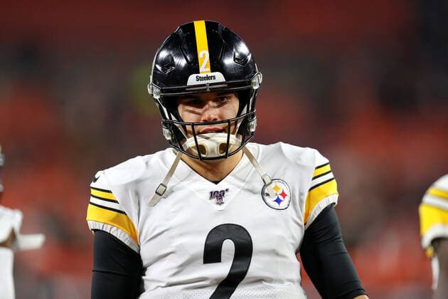 CLEVELAND, OH - NOVEMBER 14: Pittsburgh Steelers quarterback Mason Rudolph (2) on the field prior to the National Football League game between the Pittsburgh Steelers and Cleveland Browns on November 14, 2019, at FirstEnergy Stadium in Cleveland, OH. (Photo by Frank Jansky Icon Sportswire) NFL, American Football Herren, USA NOV 14 Steelers at Browns Icon191114003