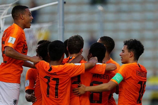 FuÃŸball, U17-WM, Niederlande - Mexiko 14th November 2019; Bezerrao Stadium, Brasilia, Distrito Federal, Brazil; FIFA U-17 World Cup Brazil 2019, Mexico versus Netherlands; Players of Netherlands celebrate their goal scored by Youri Regeer in the 74th minute 1-0  ActionPlus12188043 HeulerxAndrey