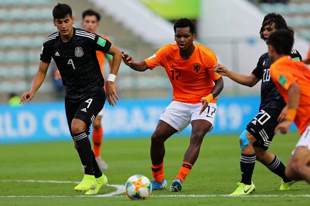 FuÃŸball, U17-WM, Niederlande - Mexiko 14th November 2019; Bezerrao Stadium, Brasilia, Distrito Federal, Brazil; FIFA U-17 World Cup Brazil 2019, Mexico versus Netherlands; Alejandro Gomez of Mexico and Jayden Braaf of Netherlands  ActionPlus12188014 HeulerxAndrey