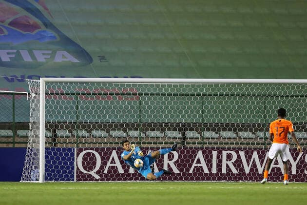 FuÃŸball, U17-WM, Niederlande - Mexiko 14th November 2019; Bezerrao Stadium, Brasilia, Distrito Federal, Brazil; FIFA U-17 World Cup Brazil 2019, Mexico versus Netherlands; Eduardo Garcia of Mexico saves from Jayden Braaf of Netherlands in the penalty shoot -out  ActionPlus12188056 HeulerxAndrey