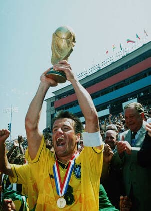 Dunga Lifts World Cup For Brazil 1994. Usa World Cup 17 July 1994  Copyright: MaryxEvansxAllstarxStewartxKendall 12122199 editorial use only