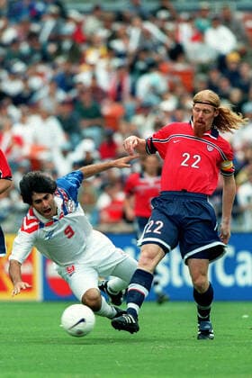 Richart Baez & Alexi Lalas Usa V Paraguay 31 March 1998  Copyright: MaryxEvansxAllstarxGrahamxWhitbyxBoot 12126126 editorial use only