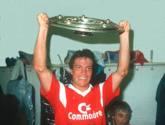 FC Bayern Munich German Champion 1987 Lothar Matthäus FCB presents the Champions Cup 17 06 1987 HM
