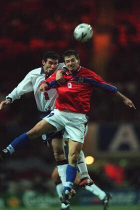 Martin Keown & Pavel Kuka England V Czech Republic 18 November 1998  Copyright: MaryxEvansxAllstarxRichardxSellers 12135267 editorial use only