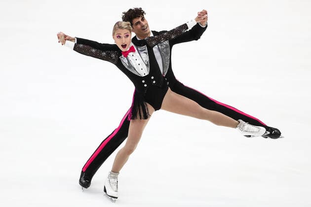 Bilder des Jahres 2019, Sport 11 November Sport Themen der Woche KW46 Sport Bilder des Tages MOSCOW, RUSSIA - NOVEMBER 15, 2019: Ice dancers Piper Gilles and Paul Poirier of Canada perform during the rhythm dance event at the 2019 Rostelecom Cup, the fifth event of the 2019 20 ISU Grand Prix of Figure skating, Eiskunstlauf at the Megasport Arena. Sergei Bobylev TASS  TS0C33CF
