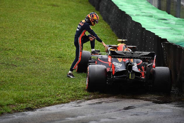 FORMULA 1 HEINEKEN GRANDE PRÃÄMIO DO BRASIL 2019 15 11 2019, Autodromo Jose Carlos Pace, Interlagos, FORMULA 1 HEINEKEN GRANDE PRÃÄMIO DO BRASIL 2019 , in picture accident of Alexander Albon GBR 23 , Aston Martin Red Bull Racing nordphotoxBratic nph00250
