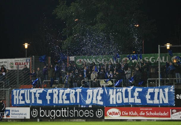 13 11 2019, xklex, Football Association Cup of the South West German Football Association, FK 03 Pirmasens 1 FC Kaiserslautern emspor, v l The fans of the FK 03 Pirmasens DFL DFB REGULATIONS PROHIBIT ANY USE OF PHOTOGRAPHS as IMAGE SEQUENCES and or QUASI VIDEO Pirmasens