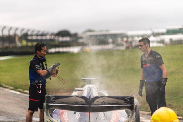 Grande Prêmio do Brasil de Fórmula 1 2018 SÃO PAULO, SP - 15.11.2019: GRANDE PRÊMIO DO BRASIL DE FÓRMULA 1 2018 - Daniil Kvyat (RUS) car accident during Formula 1 2018 Brazilian Grand Prix held at the Interlagos Circuit in São Paulo, SP. during the Formula 1 2018 Brazilian Grand Prix held at the Interlagos Circuit in São Paulo, SP. (Photo: Victor Eleutério Fotoarena) x1831807x  VictorxEleutério