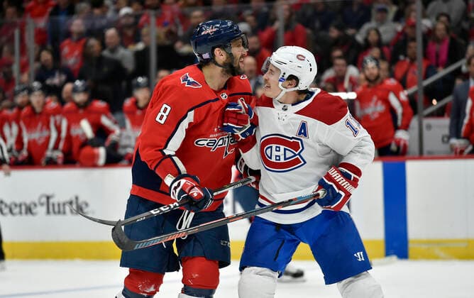 WASHINGTON, DC - NOVEMBER 15: Capitals left wing Alexander Alex Ovechkin (8) and Canadiens right wing Brendan Gallagher (11) talk during the Montreal Canadiens vs. Washington Capitals game November 15, 2019 at Capital One Arena in Washington, D.C.. (Photo by Randy Litzinger Icon Sportswire) NHL, Eishockey Herren, USA NOV 15 Canadiens at Capitals Icon9661911150809