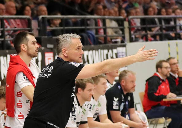 TuS Ferndorf ASV Hamm Westfalen, 15 11 2019 Coach Kay Rothenpieler ASV Hamm Westfalen Kreuztal Stählerwiese Germany