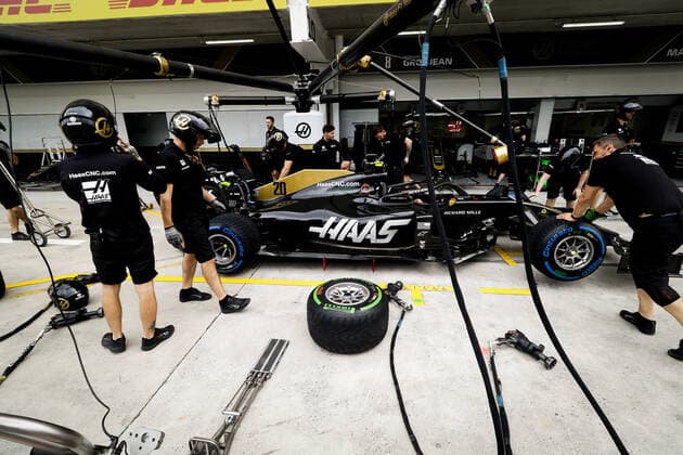 Treino classificatório GP Brasil F1 2019 SÃO PAULO, SP - 16.11.2019: TREINO CLASSIFICATÓRIO GP BRASIL F1 2019 - It will happen on Saturday (16), the qualifying training for GP Brazil Formula 1 2019, at the Interlagos racetrack, south of São Paulo. . In the photo, Haas Ferrari mechanics and engineers do pre-race exercises. (Photo: Aloisio Mauricio Fotoarena) x1832068x  AloisioxMauricio