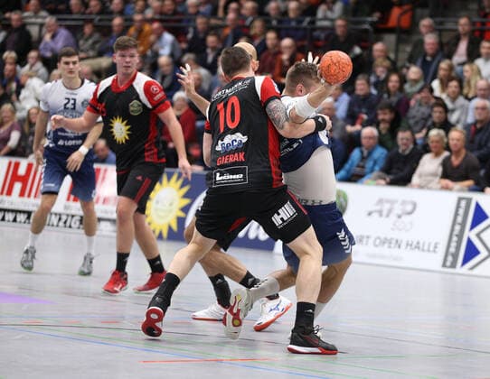 v l Lukasz Gierak TuS N Luebbecke 10 , Jan Schult VfL Luebeck Schwartau 19 GER, Handball, 2 Bundesliga, TuS N Luebbecke against VfL Luebeck Schwartau, 16 11 2019 Luebbecke Copyright: xStrohdiekx Eibner-Pressefotox EP_jsk