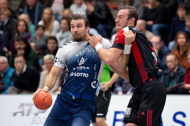 Lübbecke, Germany 16 11 2019 2 Handball Bundesliga 2019 2020 TuS N Lübbecke vs VfL Lübeck Schwartau L R Markus Hansen Lübeck , Jo Gerrit Genz Lübbecke Lübbecke Nordrhein Westfalen Germany Merkur Arena