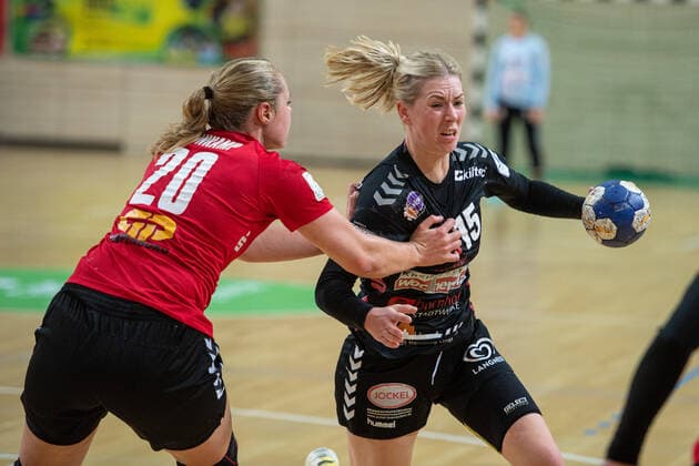 Kim Berndt Buchholz 08 Rosengarten can not prevail against Danique Boonkamp SV Union Halle SV Union Halle Neustadt Wildcats vs HL Buchholz 08 Rosengarten Handball 2 Bundesliga season 2019 2020 Copyright xVIADATAx xHolgerxJohnx Halle Saale Sachsen Anhalt Germany