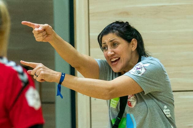 16 11 2019, Handball Women 2 Bundesliga, SV Union Halle Neustadt HL Buchholz 08 Rosengarten, v l Trainer Tanja Logvin Union Halle Halle Erdgas Sportarena Sachsen Anhalt Germany