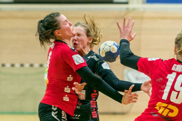 16 11 2019, Handball Women 2 Bundesliga, SV Union Halle Neustadt HL Buchholz 08 Rosengarten, v l Pia Dietz Halle, 4 , Kim Land Buchholz, 5 , Lea Gruber Halle, 19 Halle Erdgas Sportarena Sachsen Anhalt Germany