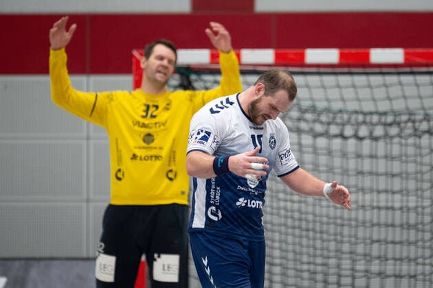 Lübbecke, Germany 16 11 2019 2 Handball Bundesliga 2019 2020 TuS N Lübbecke vs VfL Lübeck Schwartau L R Dennis Klockmann Lübeck , Jan Schult Lübeck Lübbecke Lübbecke Nordrhein Westfalen Germany Merkur Arena