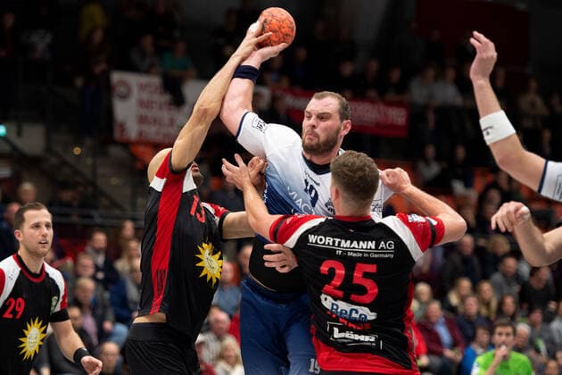 Lübbecke, Germany 16 11 2019 2 Handball Bundesliga 2019 2020 TuS N Lübbecke vs VfL Lübeck Schwartau L R Marko Bagaric Lübbecke , Jan Schult Lübeck , Moritz Schade Lübbecke Lübbecke Nordrhein Westfalen Germany Merkur Arena