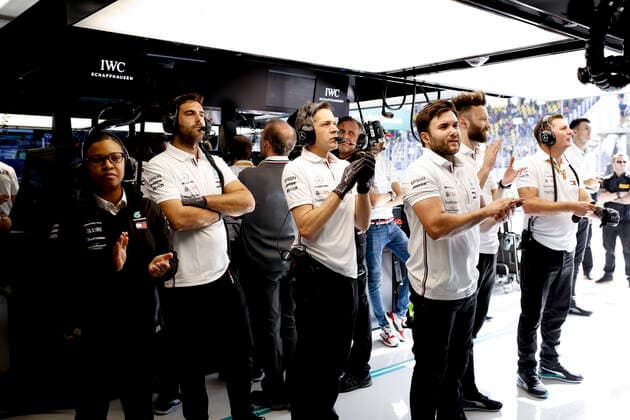 Motorsports: FIA Formula One World Championship, WM, Weltmeisterschaft 2019, Grand Prix of Brazil, team, mechanics of Mercedes AMG Petronas Motorsport Sao Paulo Brazil