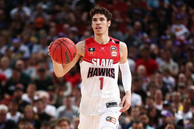NBL KINGS HAWKS, Lamelo Ball of the Hawks dribbles during the Round 7 NBL match between the Sydney Kings and the Illawarra Hawks at Qudos Bank Arena in Sydney, Australia, Sunday, November 17, 2019 ( NO ARCHIVING, EDITORIAL USE ONLY, NO USE IN BOOKS WITHOUT CONSENT SYDNEY NSW AUSTRALIA  Copyright: xBRENDONxTHORNEx 20191117001433191263