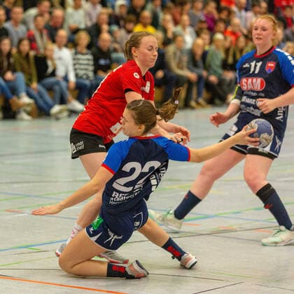 Rebecca Duerr HSG Freiburg 10 and Marie Christine Beddies SG H2Ku Herrenberg 22 HSG Freiburg SG H2Ku Herrenberg, Women, Handball, 2 Bundesliga, 9 Matchday, 2019 2020 Season, 16 11 2019, GER, HSG Freiburg SG H2Ku Herrenberg, Women, Handball, 2 Bundesliga, 9 Matchday, 2019 2020 Season, 16 11 2019, Freiburg Breisgau Copyright: xEibner-Pressefoto DimitrixDrofitx EP_ddh