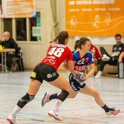 Jessica Peter HSG Freiburg 48 and Marie Christine Beddies SG H2Ku Herrenberg 22 HSG Freiburg SG H2Ku Herrenberg, Women, Handball, 2 Bundesliga, 9 Matchday, Season 2019 2020, 16 11 2019, GER, HSG Freiburg SG H2Ku Herrenberg, Women, Handball, 2 Bundesliga, 9 Matchday, Season 2019 2020, 16 11 2019, Freiburg Breisgau Copyright: xEibner-Pressefoto DimitrixDrofitx EP_ddh