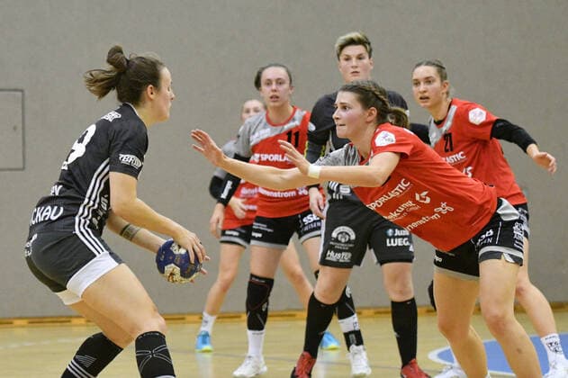 Lisa Felsberger BSV Sachsen Zwickau li and Julia Bauer TG Nuertingen re , BSV Sachsen Zwickau vs. TG Nuertingen, 2 Handball Bundesliga, women, 16 11 2019, BSV Sachsen Zwickau vs. TG Nuertingen, 2 Handball Bundesliga, women, 16 11 2019 Zwickau Copyright: xBertxHarzer xEibner-xPressefotox